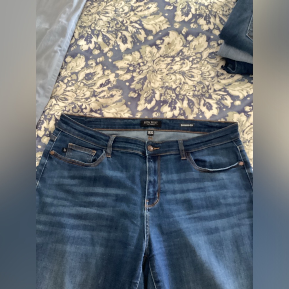Judy blue darker blue boyfriend jeans
15/32